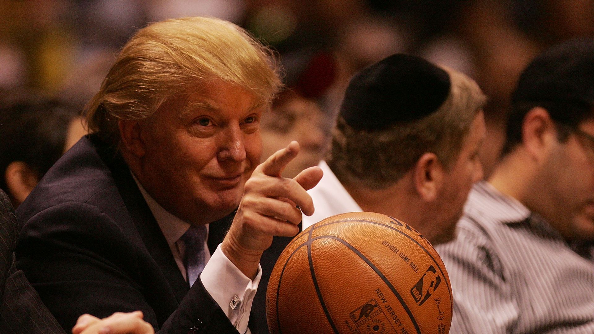 Donald Trump durante un partido de la NBA